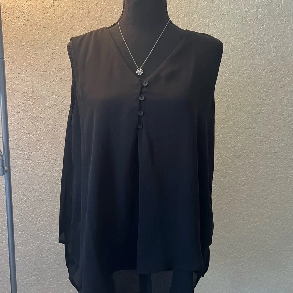 Zac & Rachel Black Sleeveless V-Neck Blouse with Relaxed Fit